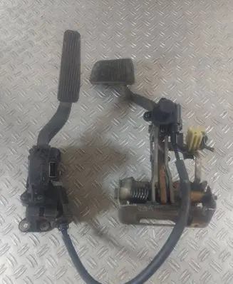 Chrysler 300 - 300C Pedal assembly 04861681AA