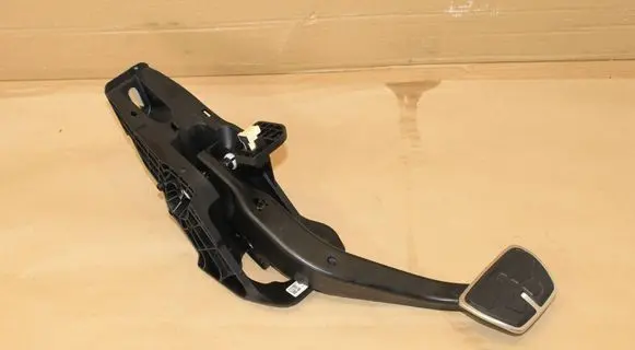 BMW 2 G42 Brake pedal 689112301