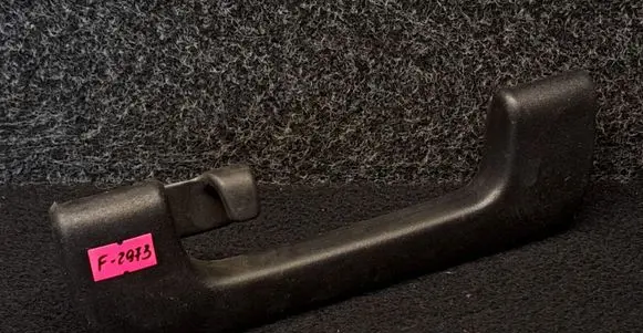 Audi A6 S6 C6 4F Rear interior roof grab handle 8P0857607C 8P0857607D