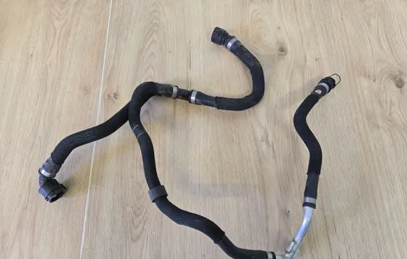 BMW X6M G06 F96 Engine coolant pipe/hose 7512727