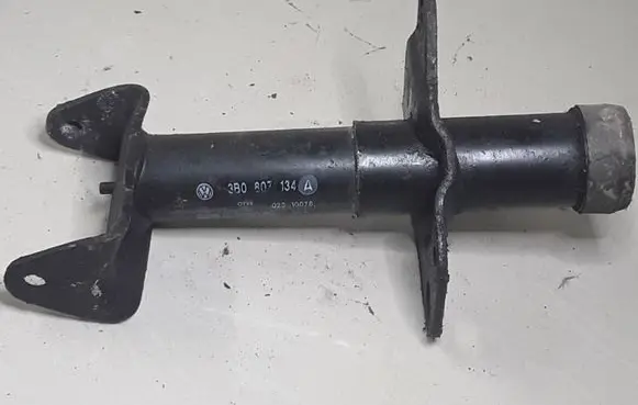 Volkswagen PASSAT B5 Front bumper shock/impact absorber 3B0807134