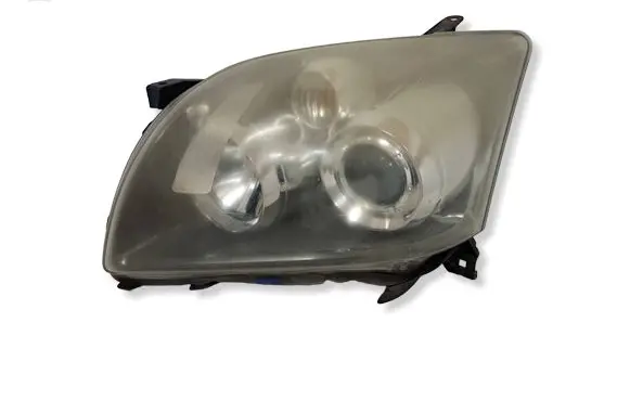 Toyota Avensis T250 Headlight/headlamp 