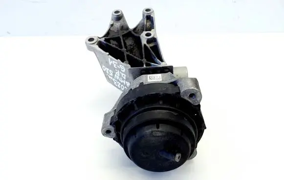 BMW 5 G30 G31 G38 Engine mount bracket 6883514 688351403