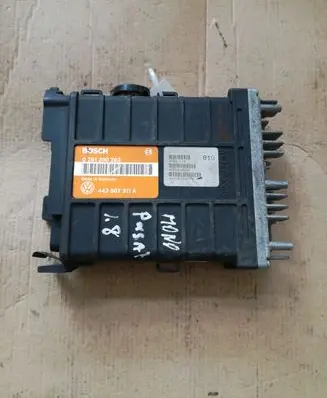 Volkswagen PASSAT B3 Engine control unit/module 0261200263