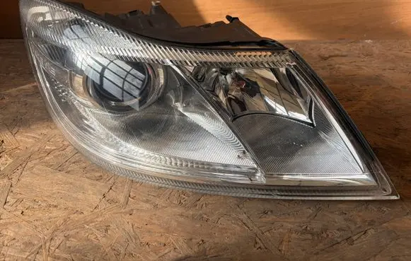 Skoda Octavia Mk2 (1Z) Headlight/headlamp 1Z1941016 1Z1941016F 1EL24705202