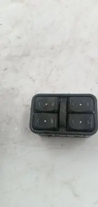 Opel Zafira A Electric window control switch 13363401