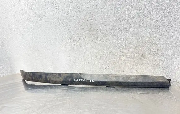 Opel Astra H Front bumper lip 13238560 375768702