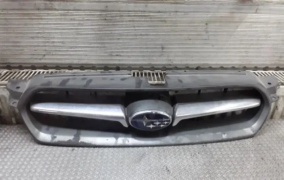 Subaru Legacy Front bumper upper radiator grill