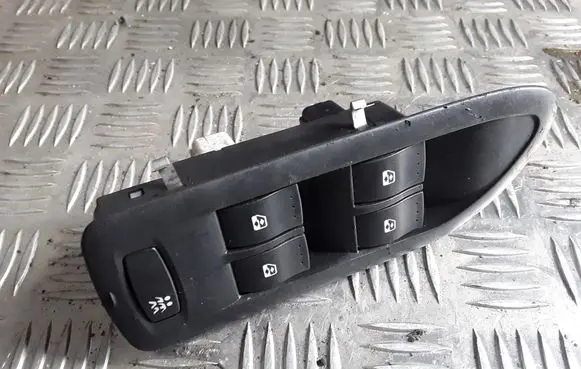 Renault Laguna II Electric window control switch 8200397297