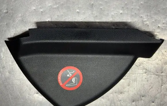 Mercedes-Benz C W204 Dashboard side end trim A2046800278 107215