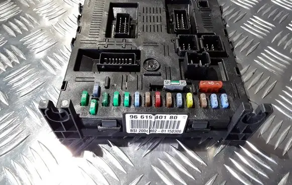 Peugeot 407 Comfort/convenience module 9661940180
