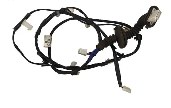 Toyota Highlander XU50 Rear door wiring loom 821540E070
