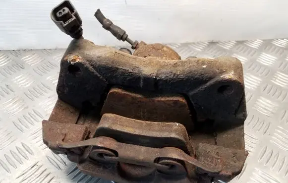 Volkswagen Touareg I Front brake caliper 7L6105D