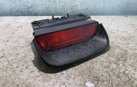 Honda CR-V Third/center stoplight P6939