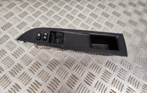Toyota Verso-S Electric window control switch 7423252520