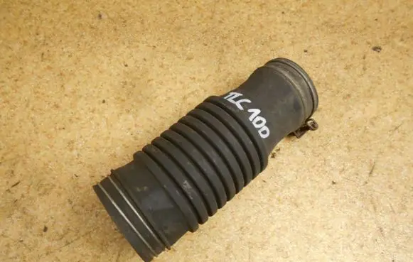 Toyota Land Cruiser (J100) Air intake hose/pipe 