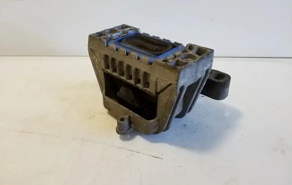 Volkswagen PASSAT B6 Engine mount bracket 1K0199262