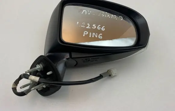 Toyota Avensis T270 Front door electric wing mirror E11036399 SKH7760 E11026399