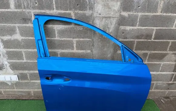Peugeot 208 II Front door 