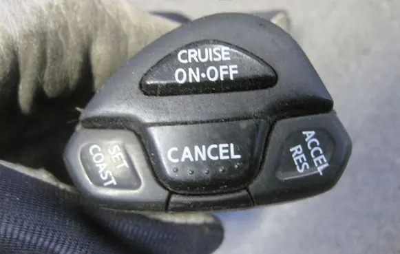 Nissan X-Trail T30 Steering wheel buttons/switches 255519H200