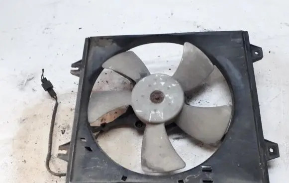 Mitsubishi Galant Radiator cooling fan shroud