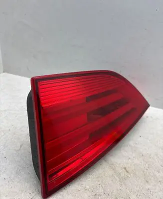 Tailgate rear/tail lights