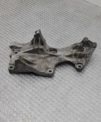 Volkswagen Polo IV 9N3 Generator/alternator bracket 045903143E