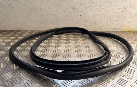 Toyota Yaris Cross Rubber seal front door window/glass 