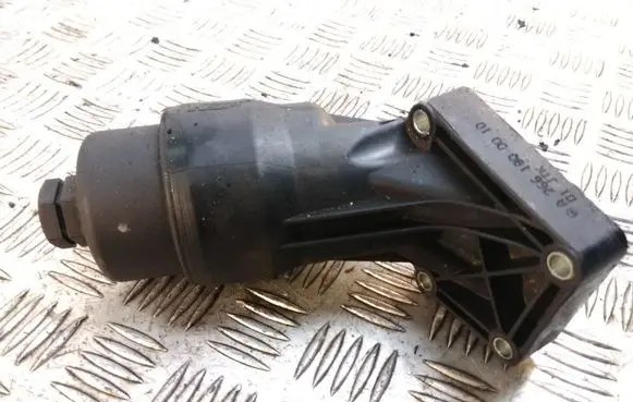 Mercedes-Benz B W245 Oil filter mounting bracket A2661800010