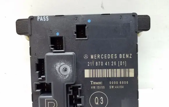 Mercedes-Benz E W211 Door control unit/module 2118704126