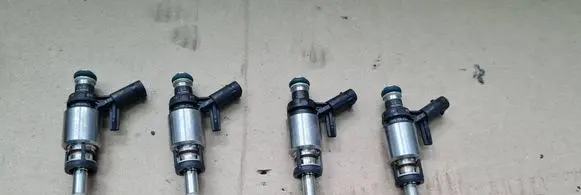 Audi A4 S4 B8 8K Fuel injector 06G906036S