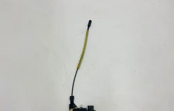 Volvo XC90 Front door lock 8650548