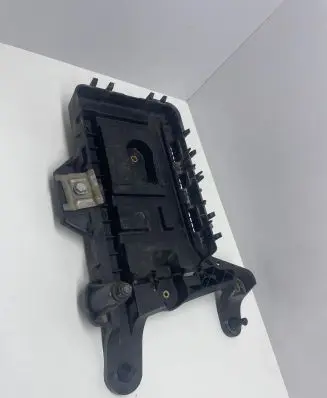 Volkswagen PASSAT B6 Battery box tray 1K0915333
