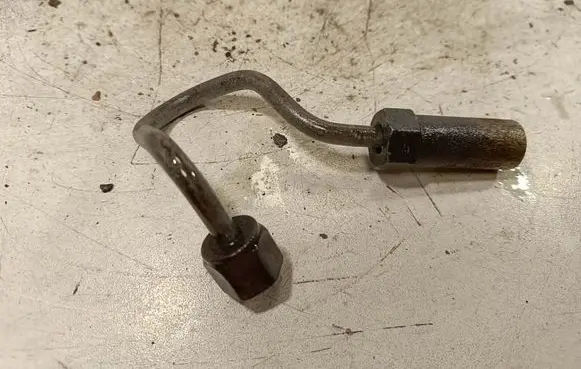 Nissan Navara D40 Fuel injector supply line/pipe 