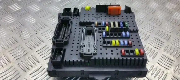 Volvo XC90 Fuse module 30728512