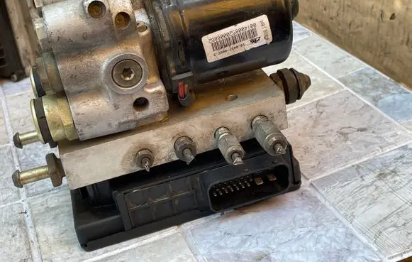 Volkswagen Sharan ABS Pump 7M0614111C