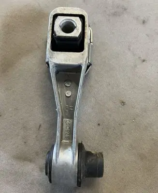 Renault Modus Engine mount bracket 326C50