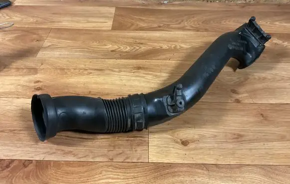 Opel Astra H Air intake duct part 55351756 551020308