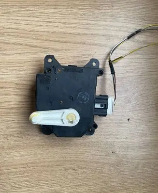 Mazda 3 I Air flap motor/actuator 8610000990