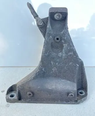 Volkswagen PASSAT B5 Engine mounting bracket 8D0199308AB