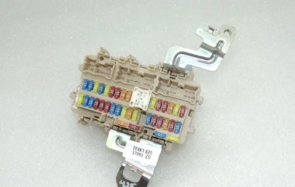 Nissan Qashqai Fuse box set 252307990A 243174BA0C