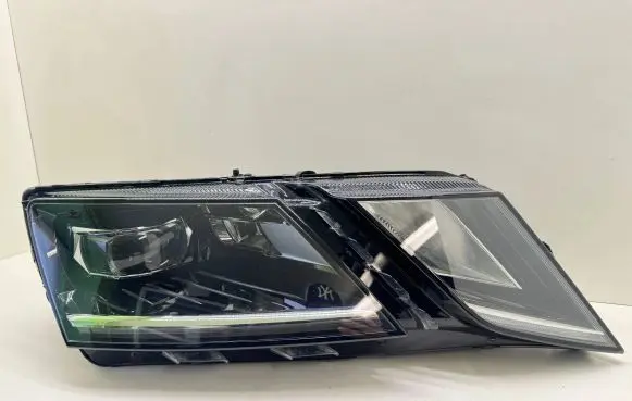 Skoda Octavia Mk3 (5E) Headlight/headlamp 5E1941016F 030110423206 LE15A6369