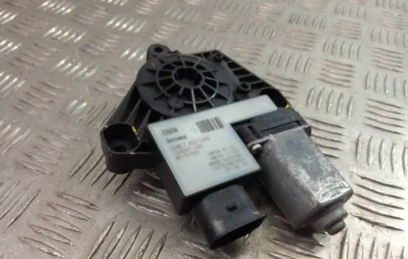BMW X3 G01 Front door window regulator motor 7457249