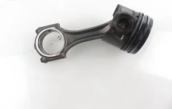 Mitsubishi Outlander Piston with connecting rod 