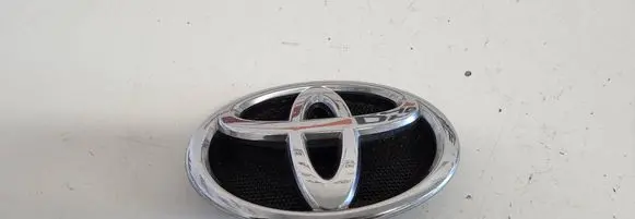Manufacturer badge logo/emblem