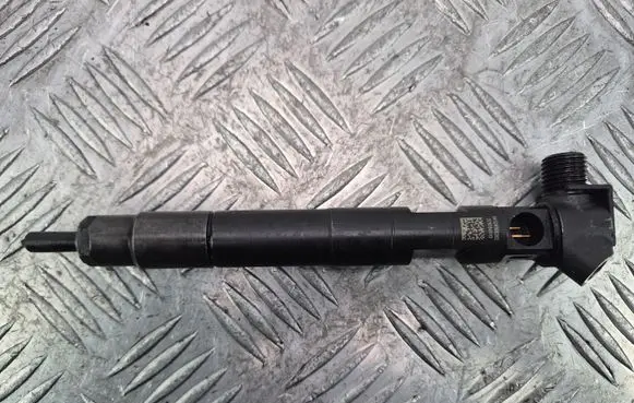 Mercedes-Benz C W204 Fuel injector A6510704987