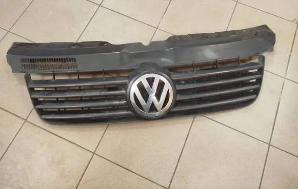 Volkswagen Transporter - Caravelle T5 Front bumper upper radiator grill 7H0807101 7H0807105