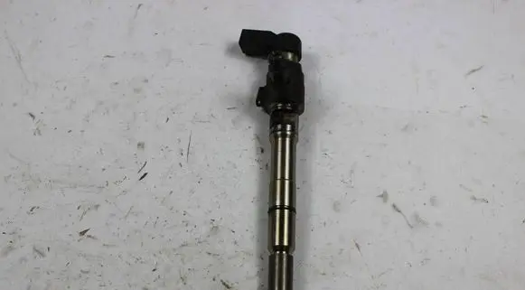 Volkswagen Golf VI Fuel injector 03L130277B