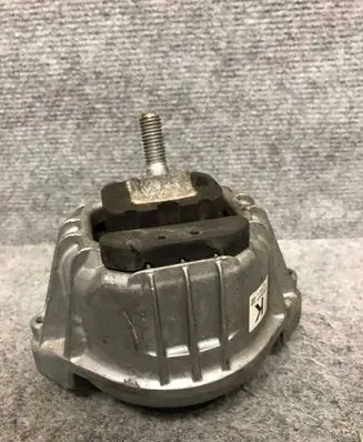BMW 1 E82 E88 Engine mount bracket 6768852