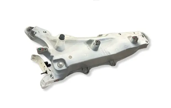Volvo XC90 Fender mounting bracket 31391777